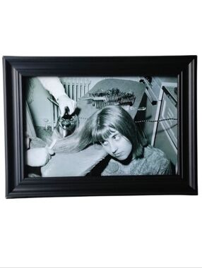 Funny retro old school girl hair straightener hilarious using iron art Decor